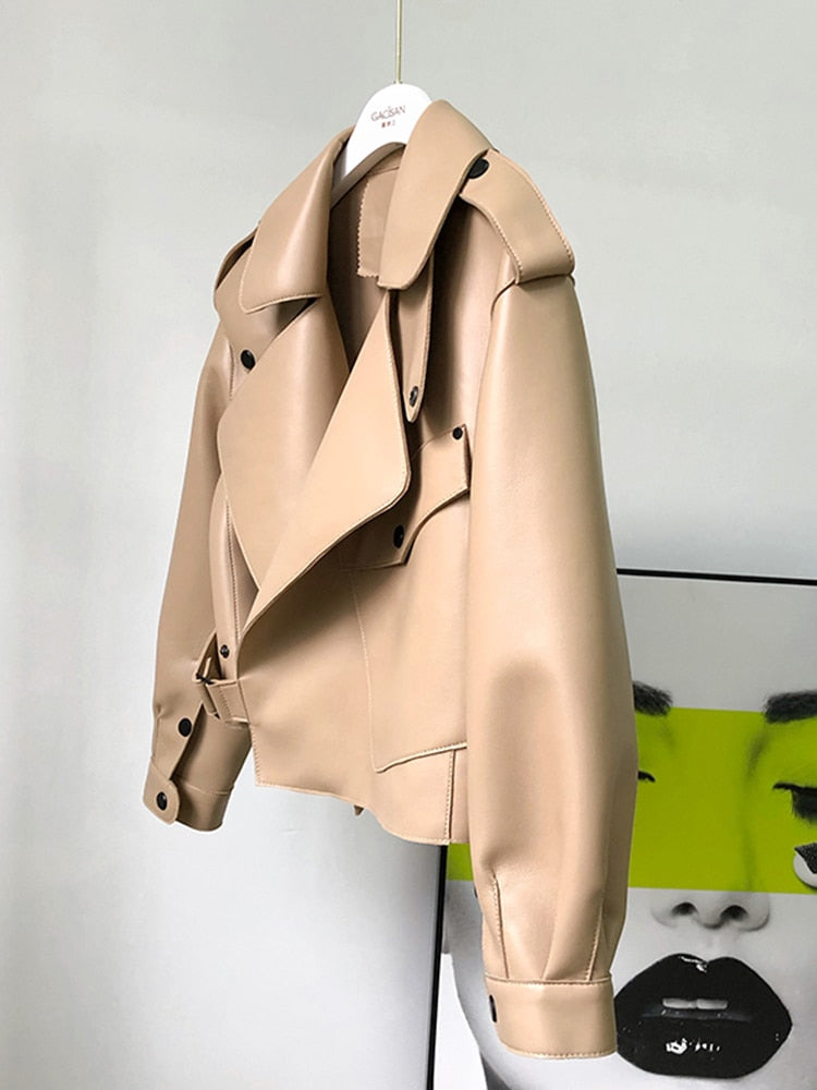 Stilla |coat court en cuir élégant et tendance på udsalg