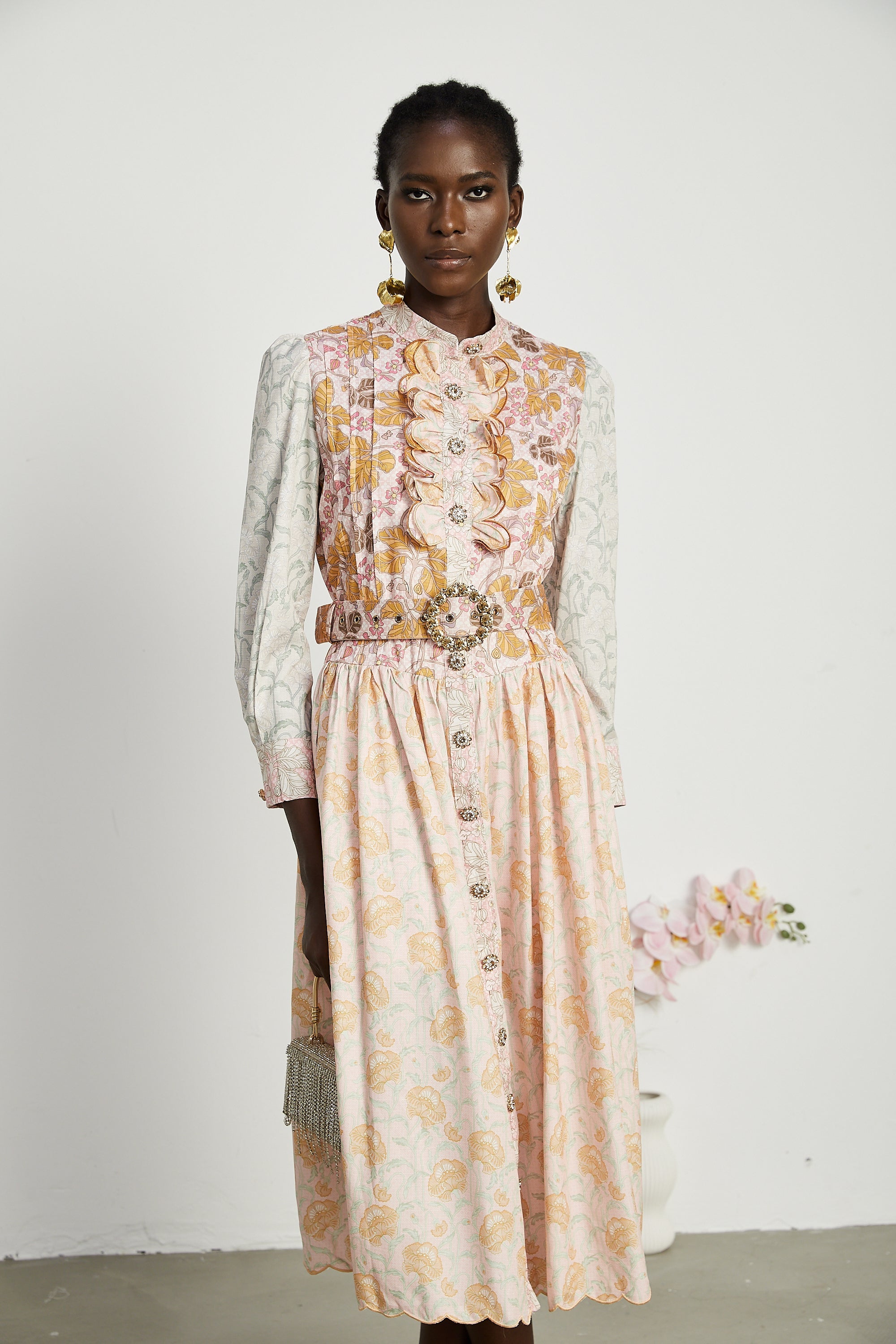 Stilla | Plisseret Pastel Blomsterprint Midi Kjole