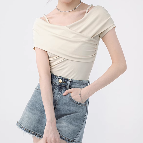 Stilla | Off Shoulder Ensfarvet Korte Ærmer Slim Fit T-Shirt