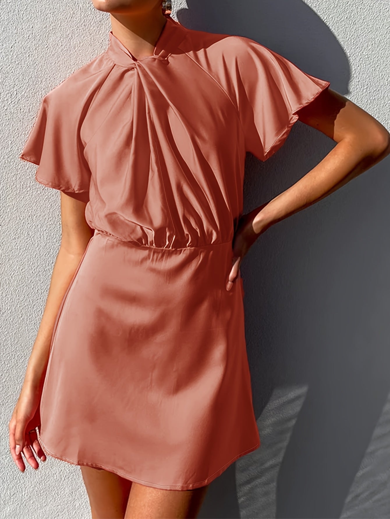 Stilla | Elegant Kjole Polyester Satin Til Kvinder Snoet Foran, Flæseærmer Og Krave