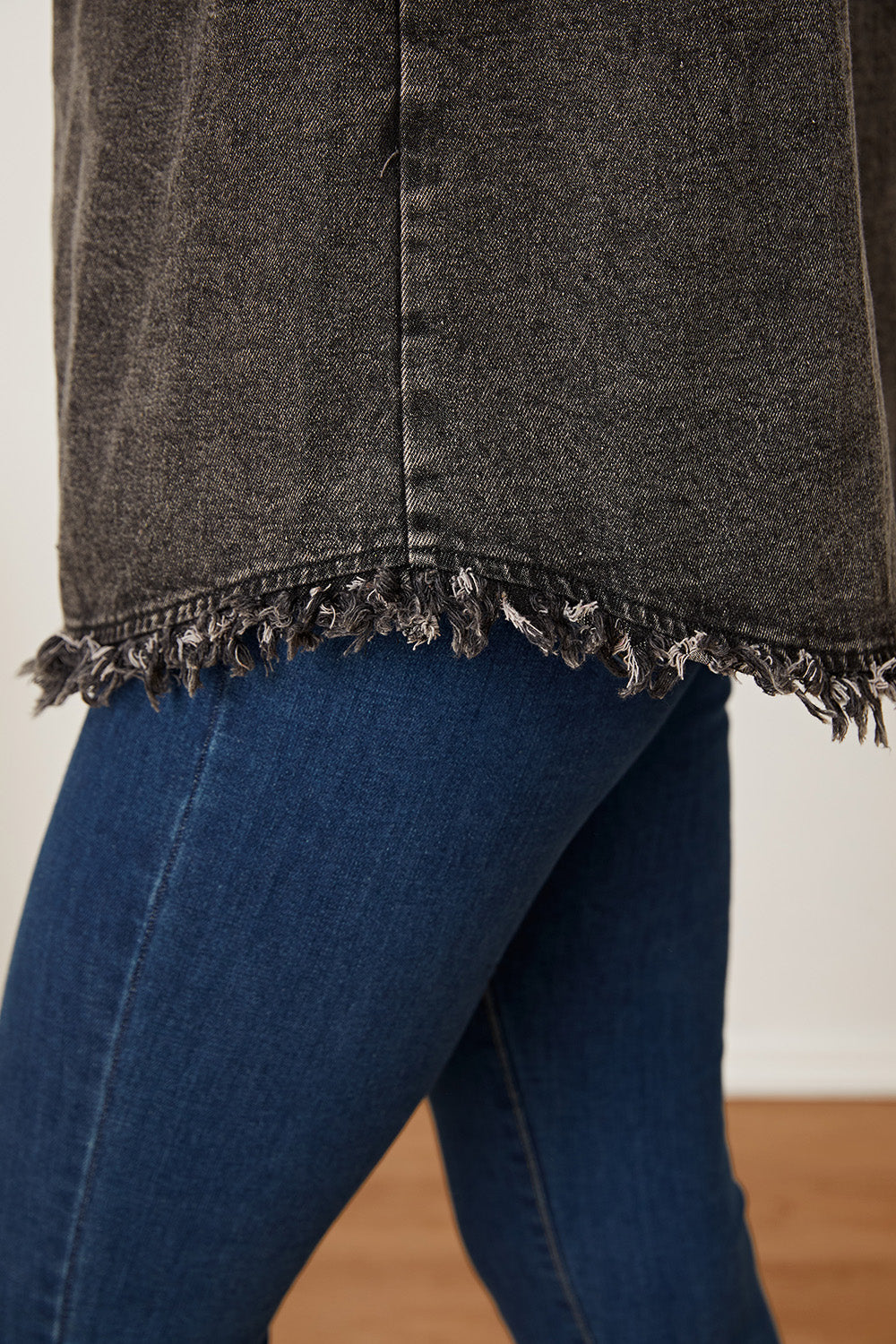 Stilla | Raw Hem Pocketed Denim Jakke