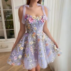 Stilla | cocktailkjole i tyl med blomsterapplikationer