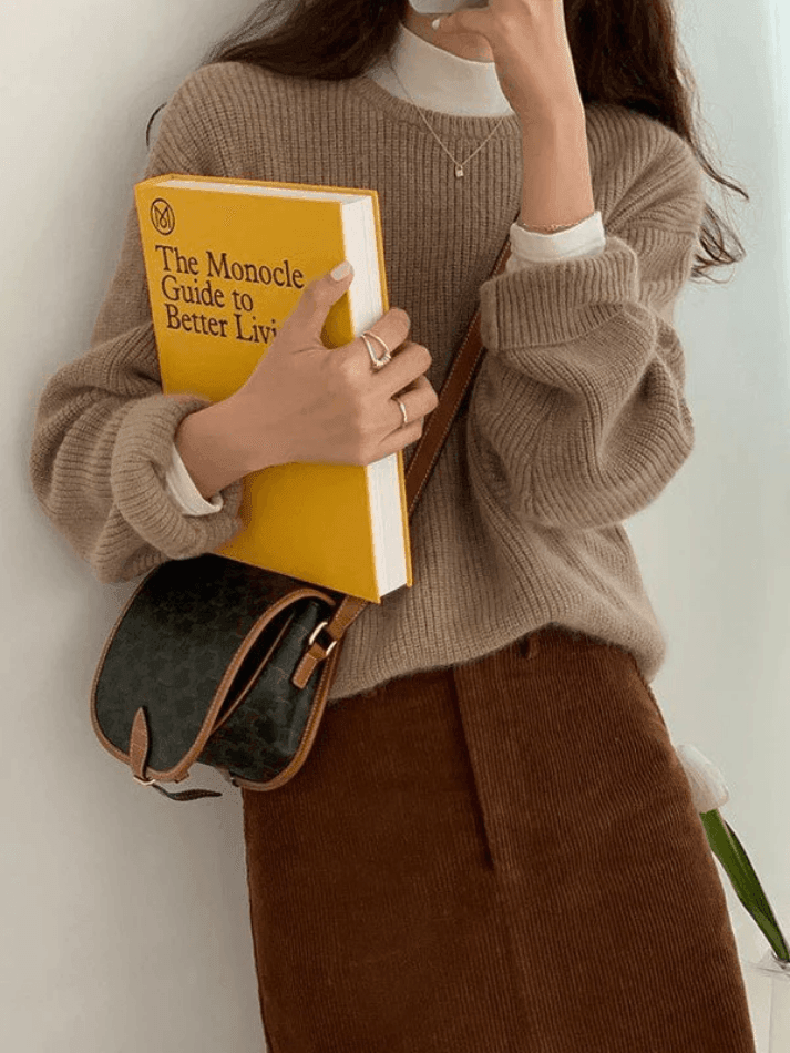 Stilla | Dame sweater I Minimalistisk Stil Med Voluminøs Krave