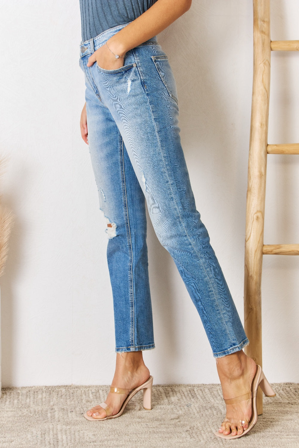 Stilla | High Rise Distressed Slim Straight Jeans