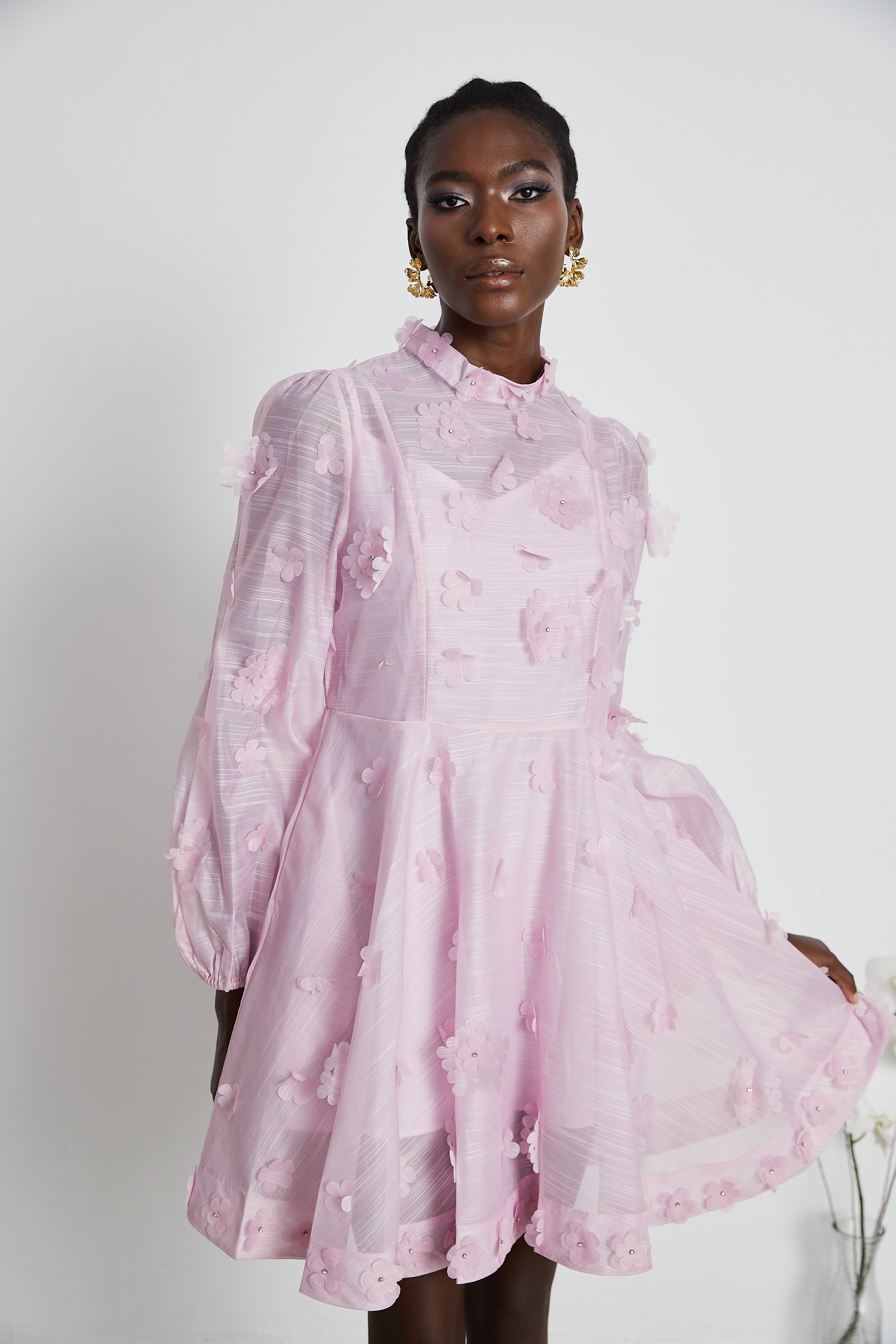 Stilla | Pink Floral Appliqué Mini Kjole Levere