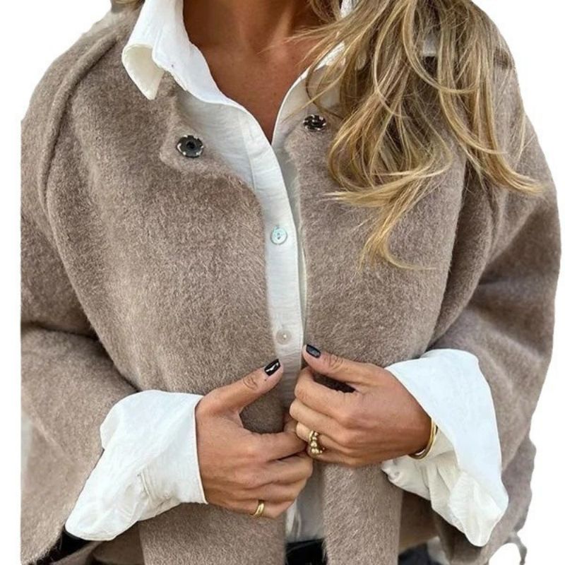 Stilla | Elegant Kort Frakke Med Klokkeærmer For En Fikset Stil