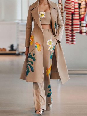 Stilla | Tre Delt Sæt Med Nedbøjet Krave, Blomstermønster Jakke, Crop Top Og Bukser. Online nu