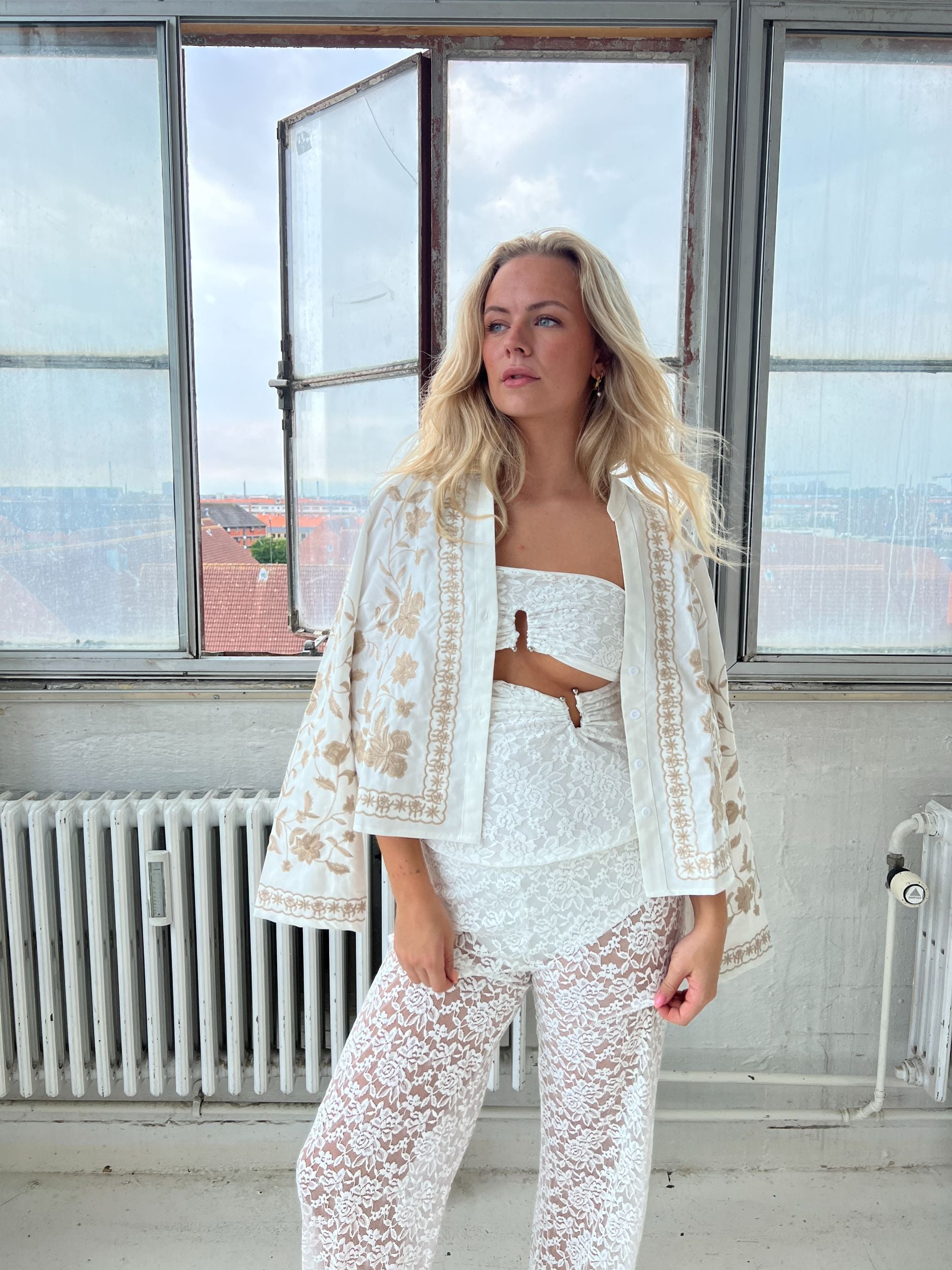 Stilla | Beige Skjorte i Naturligt Stof
