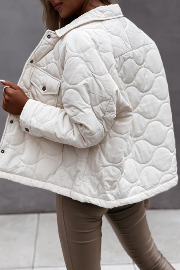 Stilla | Lækre Patchwork Outdoor Tøj Med Lommeklap og Omsluttet Krave Rabat