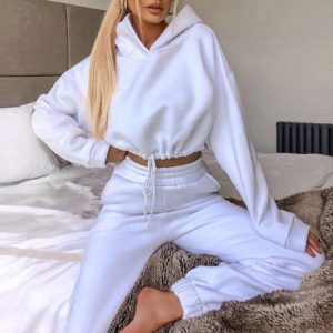 Stilla | Moderigtigt Loungewear Sæt Med Crop Hættetrøje Og Sweatpants