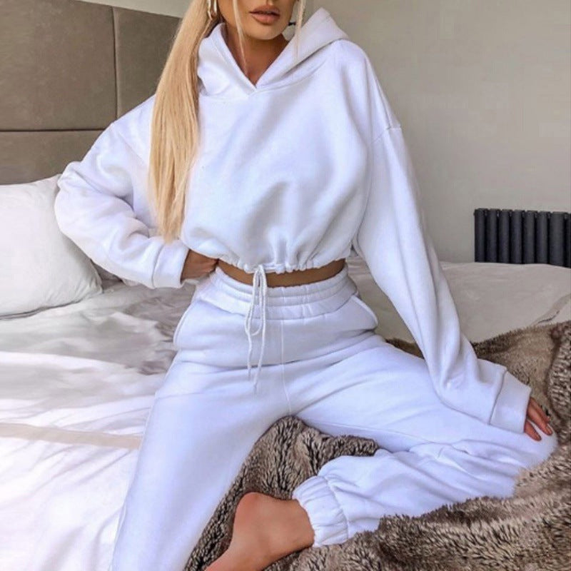 Stilla | Moderigtigt Loungewear Sæt Med Crop Hættetrøje Og Sweatpants