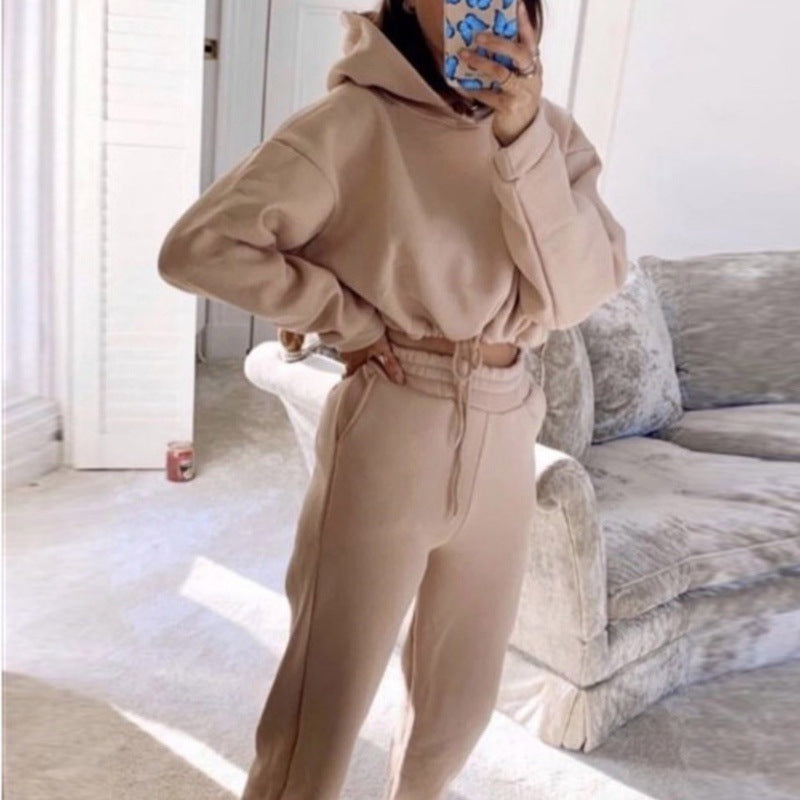 Stilla | Moderigtigt Loungewear Sæt Med Crop Hættetrøje Og Sweatpants