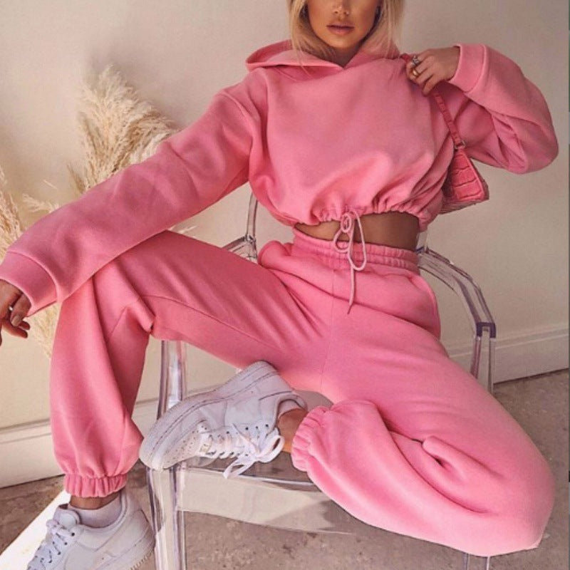 Stilla | Moderigtigt Loungewear Sæt Med Crop Hættetrøje Og Sweatpants