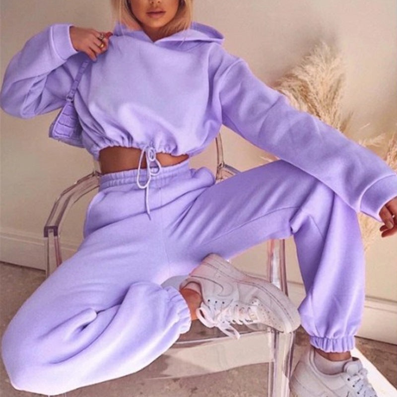 Stilla | Moderigtigt Loungewear Sæt Med Crop Hættetrøje Og Sweatpants