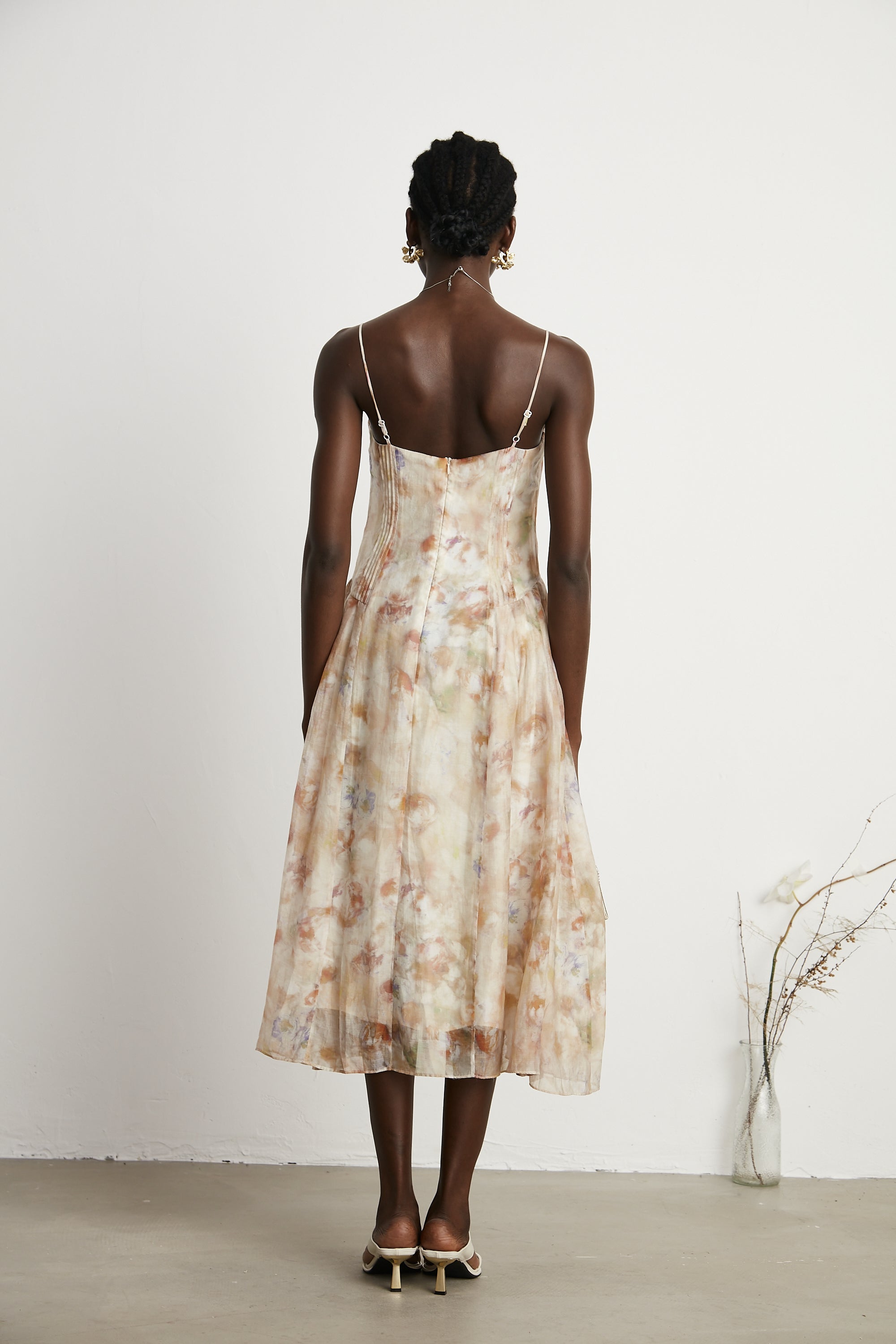 Stilla | Blomster Print Midi Kjole Mode