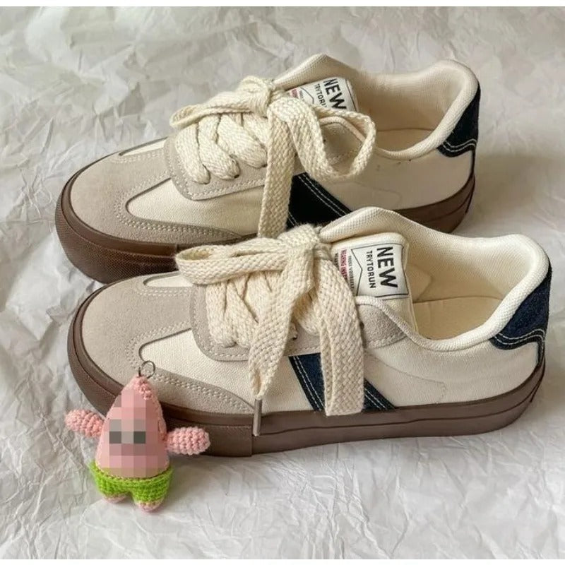 Stilla | Klassiske hvide rund tå platform sneakers til kvinder