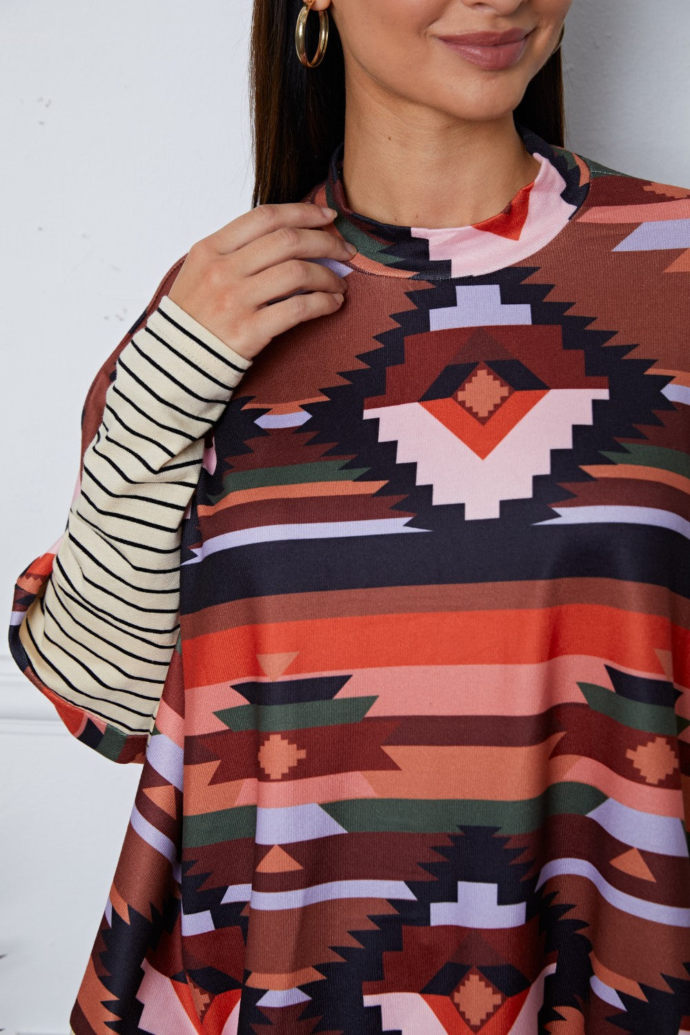 Stilla | Geometrisk Stripe Indsats Rundhalset Bluse