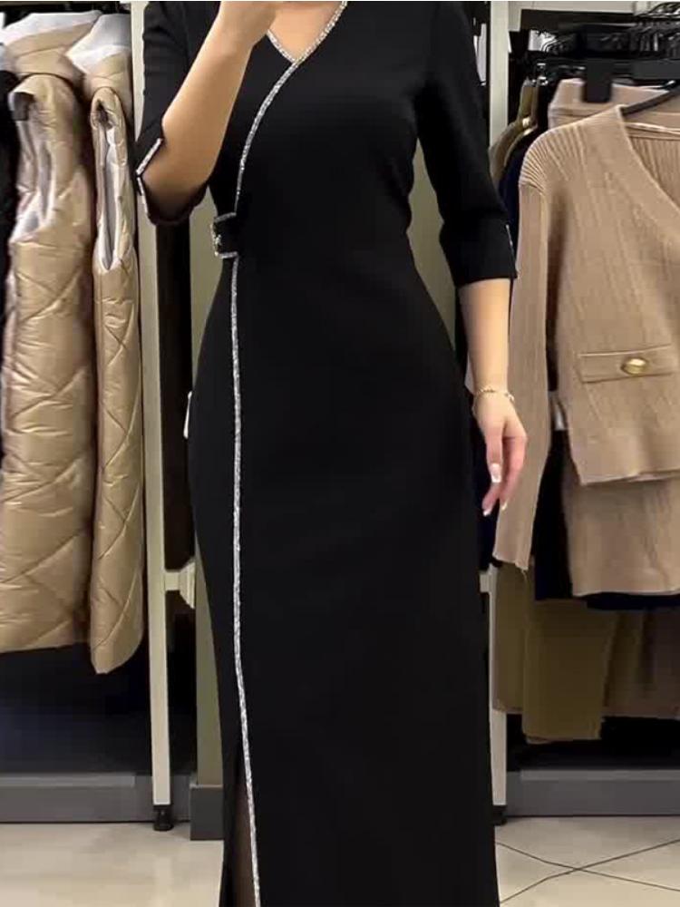 Stilla | Lang Sort Kjole Med Frynser Detaljer Og Elegant Broche Online